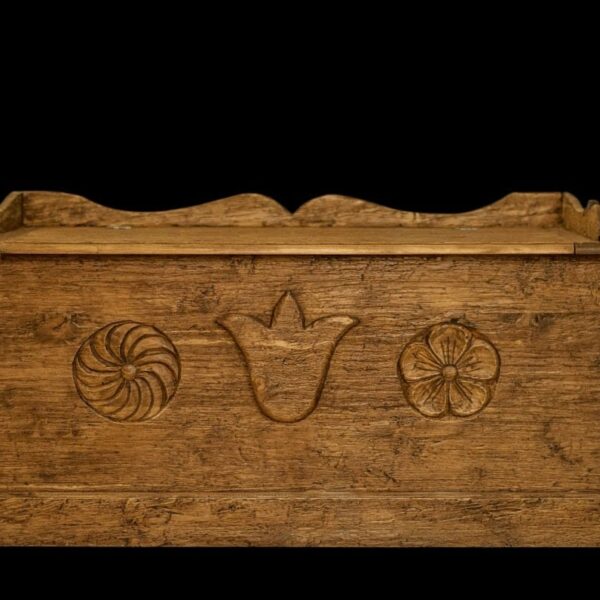 Tulipános Láda-bútor