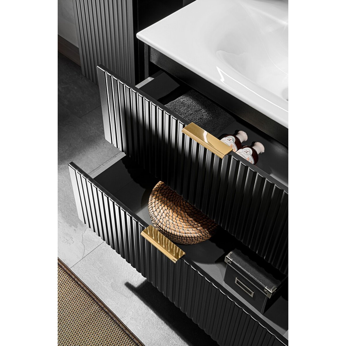 ADEL Black fürdőszoba szekrény arany fogantyúval, soft-close fiókokkal