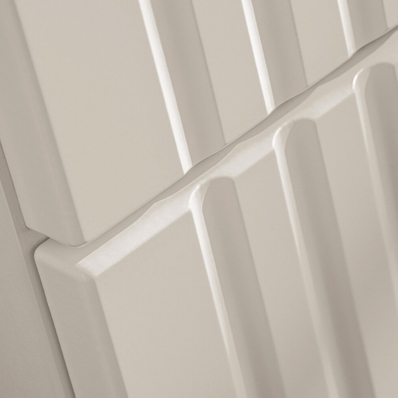 Adel Kasmír bordázott kasmír front részlet – modern fürdőszobabútor felület közelről