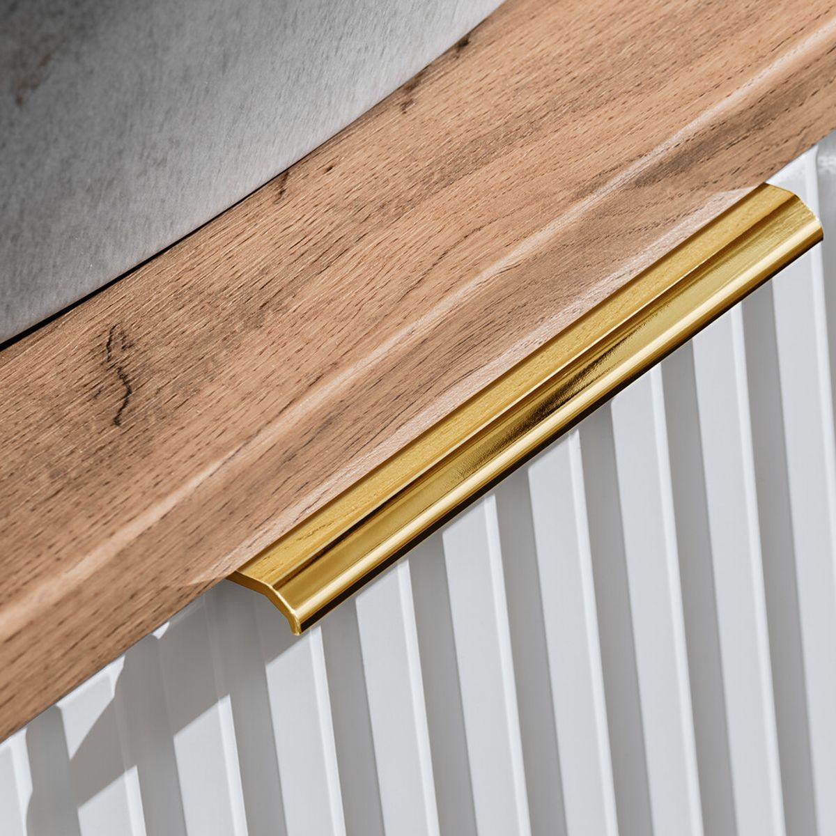 Arany fogantyú tölgy munkalap alatt