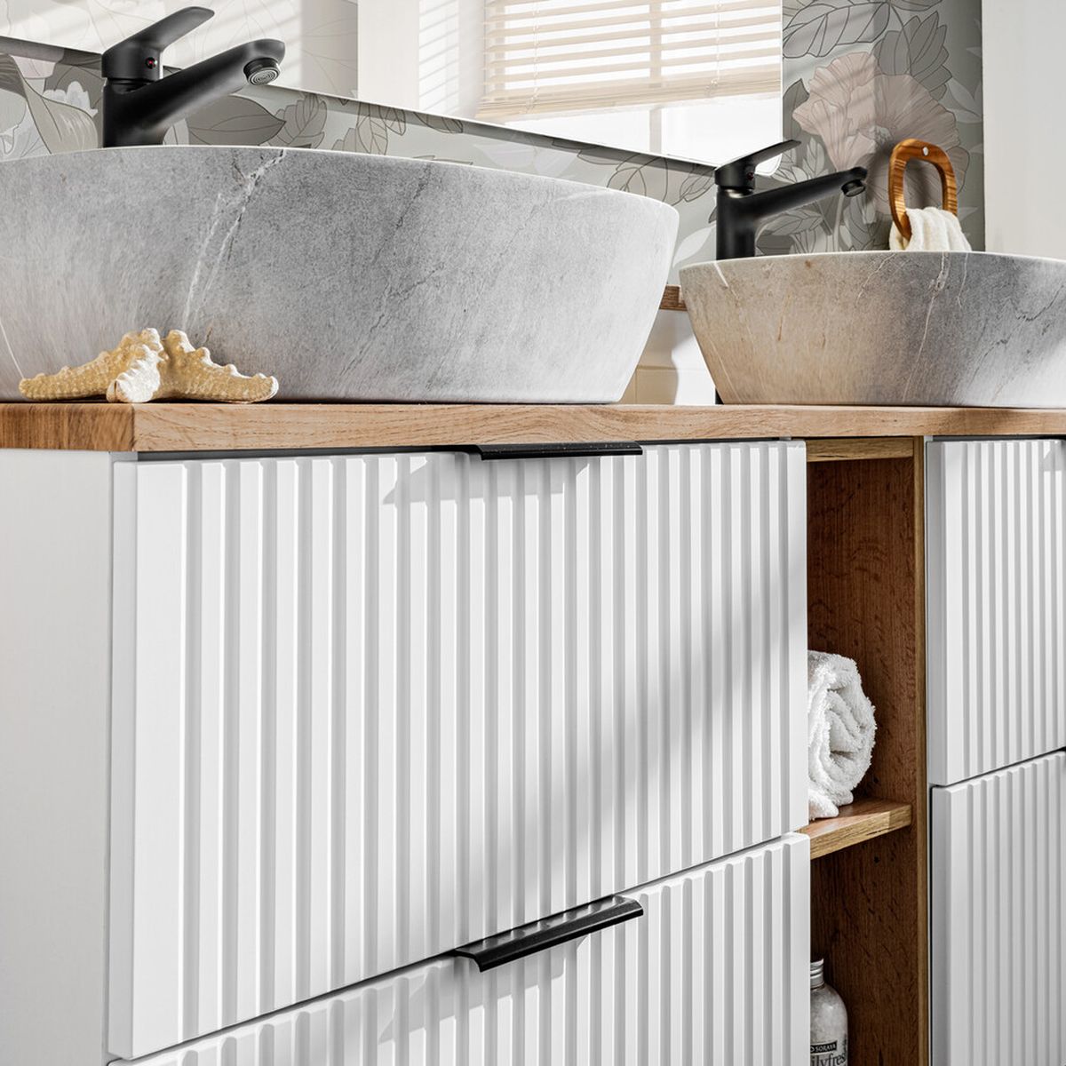 ADEL White bordázott mosdószekrény közelkép