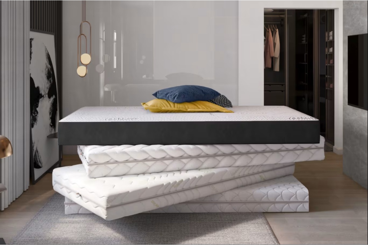 Ágybetét matracok és párnák hálószobában