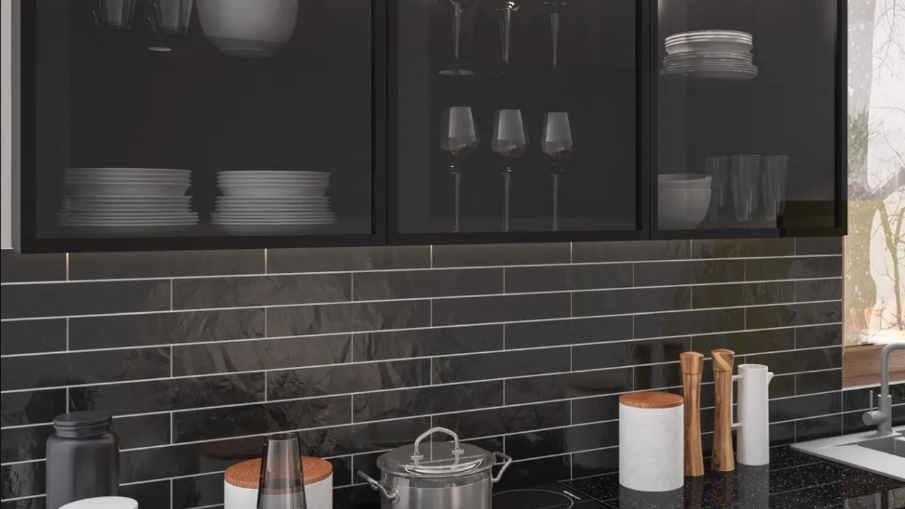 BARI konyhabútor – fekete üvegajtós felsőszekrények, matt frontokkal