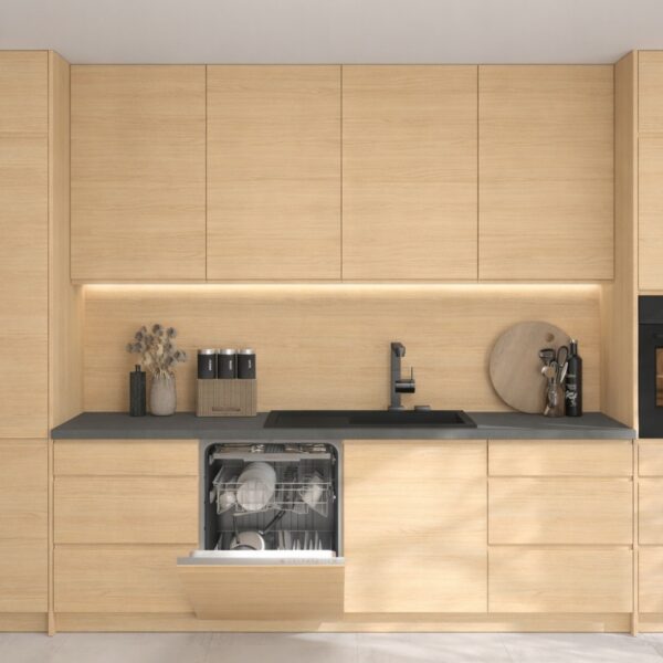 VIANO AVELLINO elemes konyhabútor világos fa frontokkal, fekete munkalappal és beépített sütővel