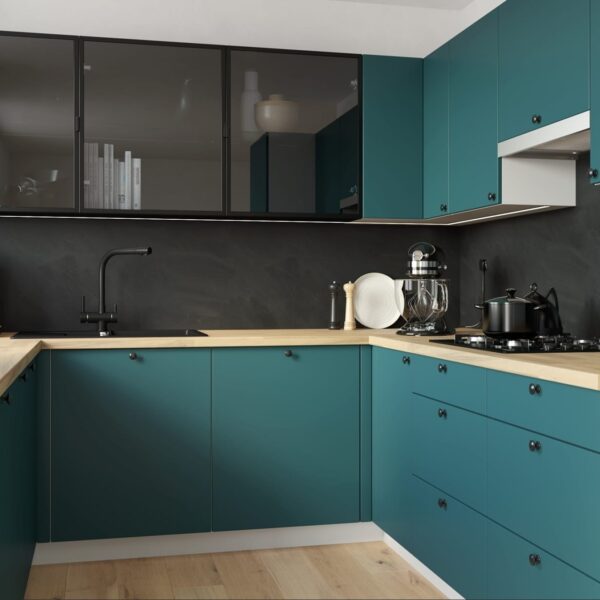 BRERRA MATT petrolzöld U alakú konyhabútor fa munkalappal, fekete hátfallal és üveges felső elemekkel