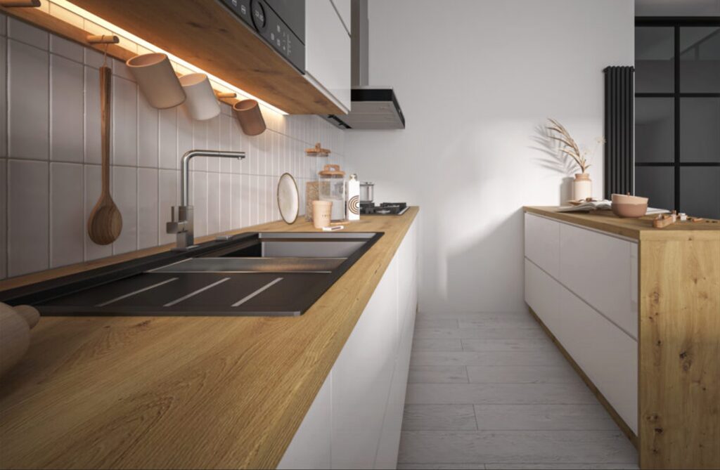 FLORENCE elemes konyhabútor fehér részlet tölgy munkalappal, fekete mosogatóval és pultvilágítással