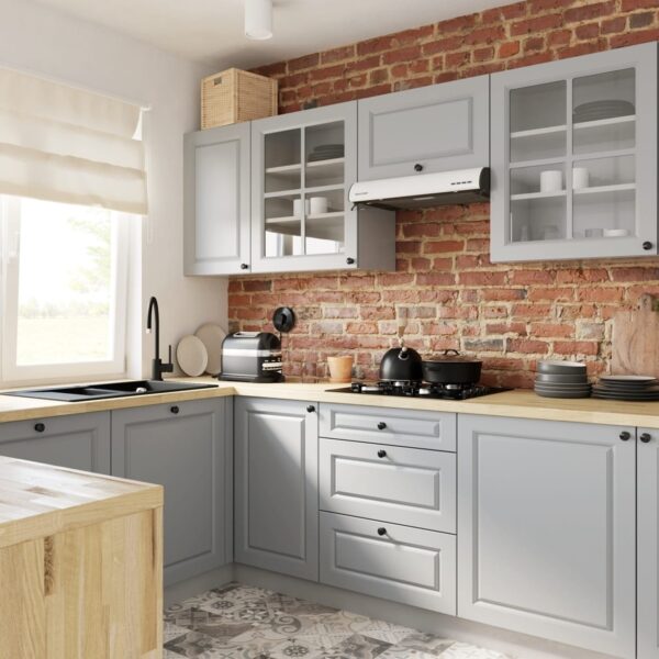 PESCARA szürke sarok konyhabútor téglafal háttérrel és üveges vitrinekkel