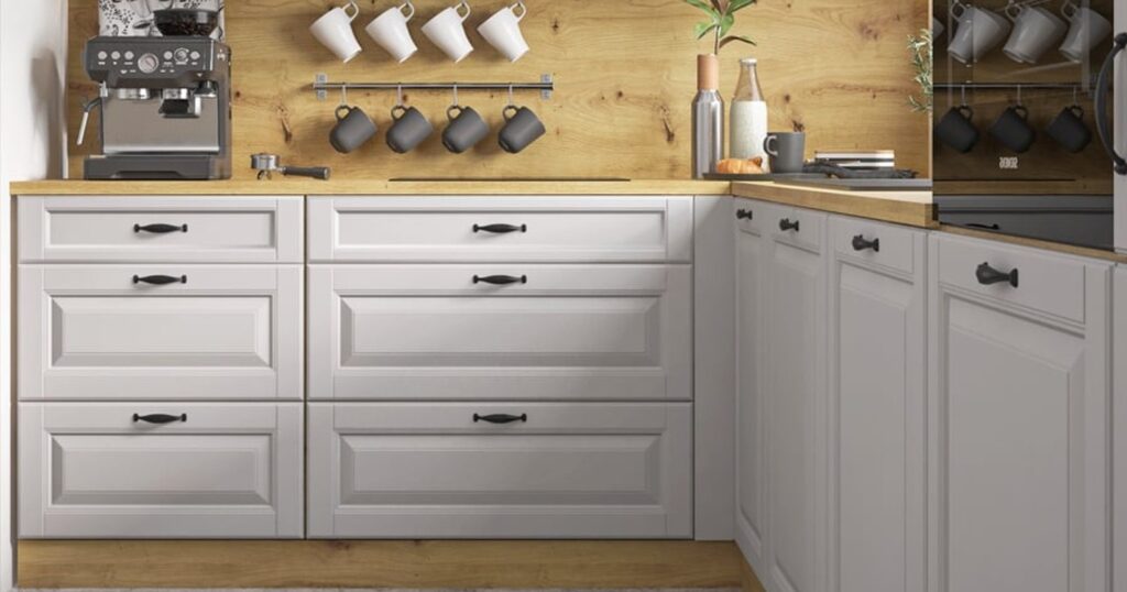 PRATO szürke fiókos elemek részlete fa hatású munkalappal, kávégéppel és bögrés sínnel