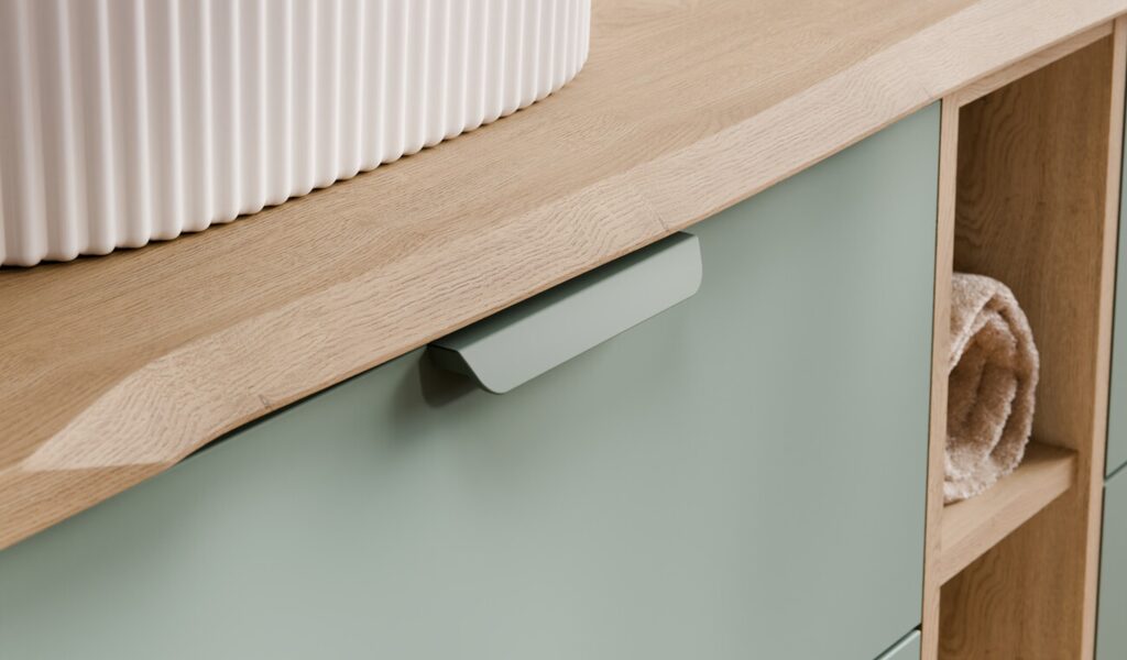 Aster Green fürdőszobabútor fogantyú és fa hatású pult részlet