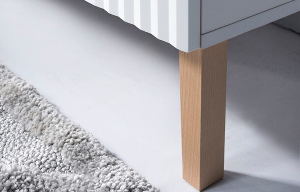 Elemes fürdőszoba bútor fa lábbal – FIJI WHITE állóláb részlet