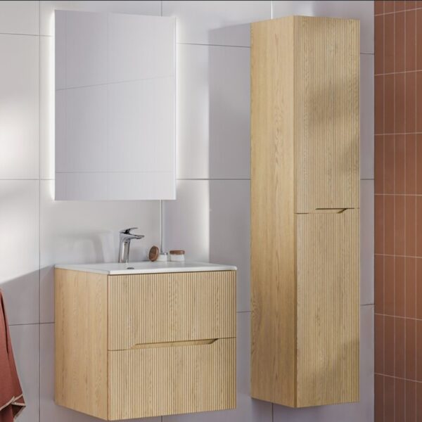 Modern fürdőszoba bútor – Nordic Cremona mosdós szekrény és magas tároló terrakotta csempénél