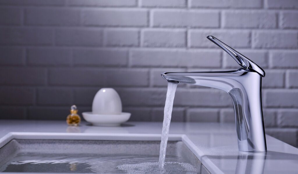 Mosdó csaptelep – NIAGARA UM 03 BLACK 86001B Króm fürdőszoba csaptelep – modern csap mosdóhoz