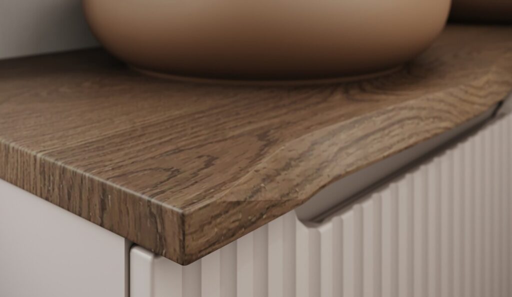 Fürdőszoba pultlap sötét fa dekorral – sarokrészlet és élképzés tálmosdó alatt