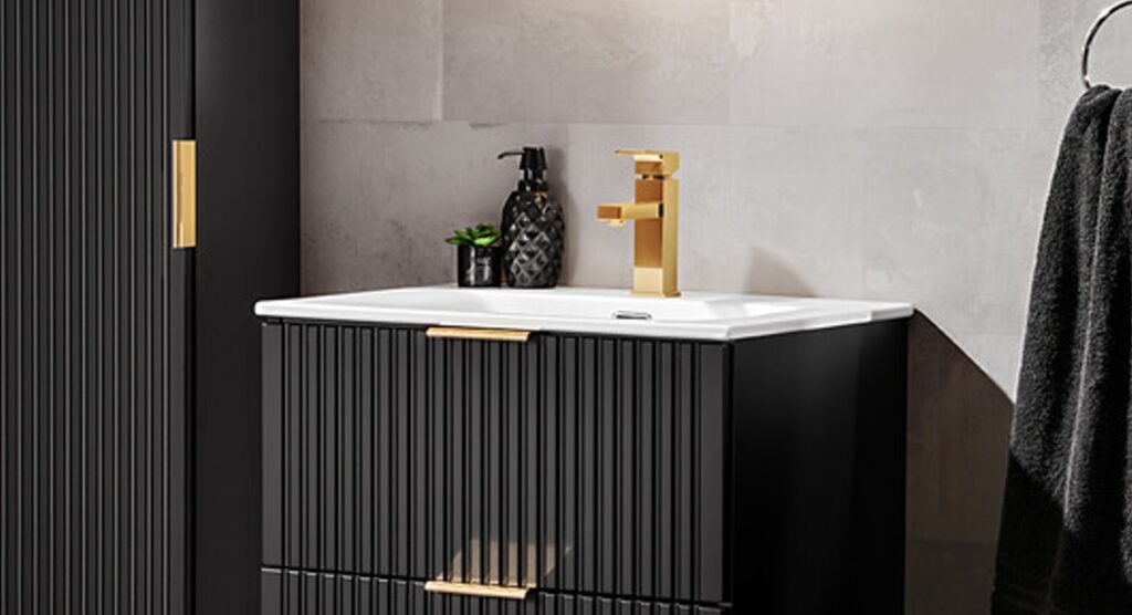 Süllyesztett mosdó – Bútorba építhető mosdó egymedencés 60 cm – Fehér Mat SKY 1 60 MATT WHITE ( E-8099-60 )-SM Modern beépíthető mosdó fekete bordázott mosdóbútoron, arany csapteleppel