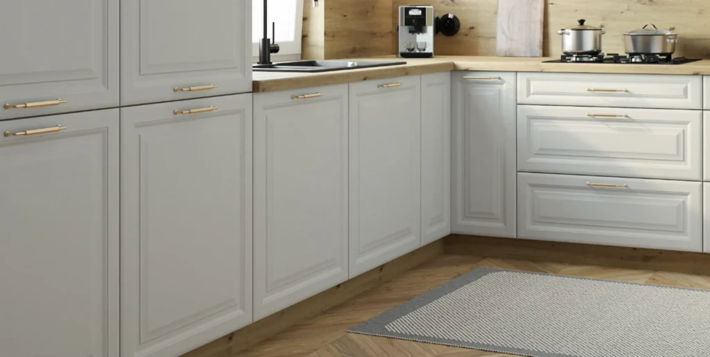 MODENA KONYHABÚTOR 3 FIÓKOS szekrény 60 cm (D3M 60) MODENA fehér alsó konyhabútor részlet világos munkalappal és arany fogantyúkkal