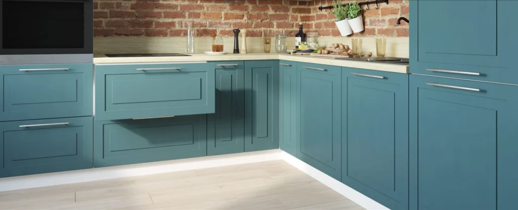 RIMINI KONYHABÚTOR (D13U) VAK SAROK 1 AJTÓS SAROK szekrény RIMINI konyhabútor türkiz alsó elemekkel tégla falas környezetben