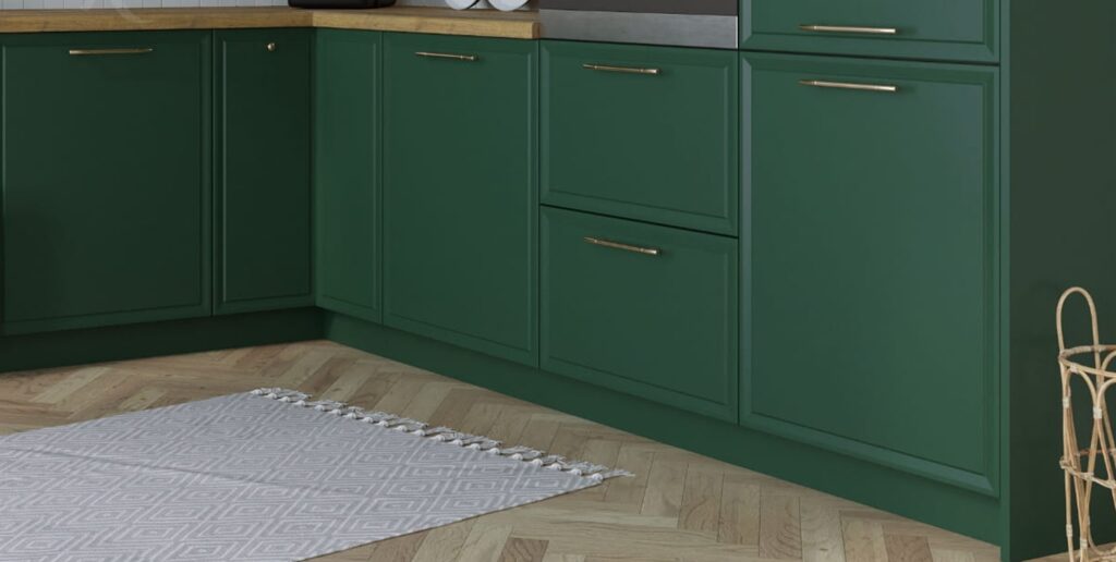 .ROMA ELEMES KONYHABÚTOR GRAFIT U ALAKÚ SAROK KONYHA ÖSSZEÁLLÍTÁS konyhabútor ROMA zöld elemes konyhabútor közeli alsó szekrény részlet arany fogantyúkkal