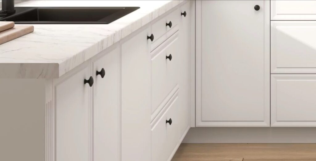 .ROMA ELEMES KONYHABÚTOR GRAFIT U ALAKÚ SAROK KONYHA ÖSSZEÁLLÍTÁS konyhabútor ROMA fehér elemes konyhabútor közeli alsó front részlet fekete gombfogantyúkkal