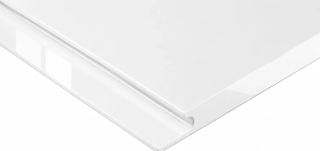 .CARRINI KONYHA MAGASFÉNYŰ AKRYL WHITE ÖSSZEÁLLÍTÁS 300x195 CM Konyhabútor Carrini magasfényű fehér frontmart fogantyú részlet